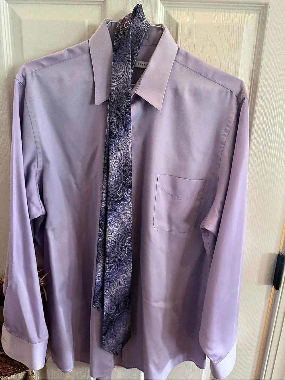 Geoffrey Beene Men's Purple Dress Shirt  with Paisley Tie